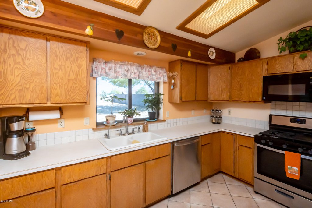 2276 Blackfoot Lane - kitchen