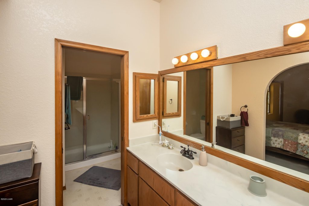 2276 Blackfoot Lane - master bathroom