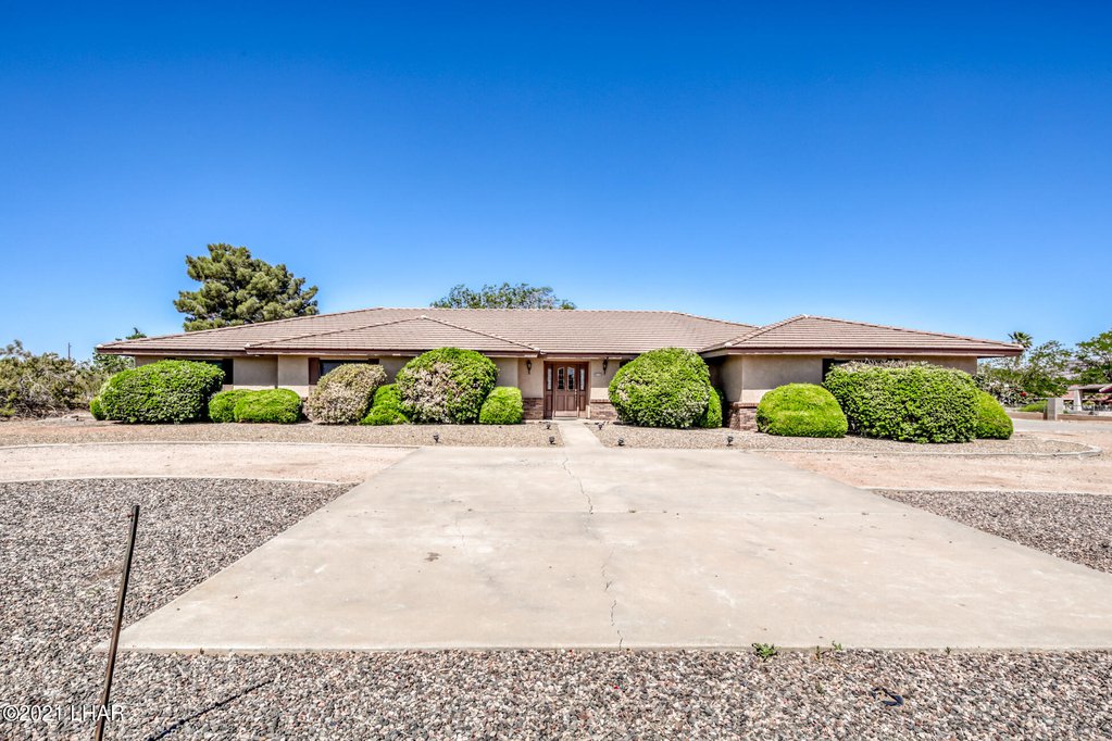 Large Equestrian Kingman Park Addition Home on 1.82 Acres